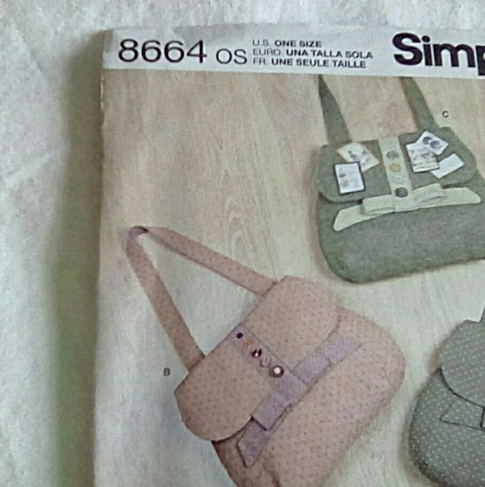 Simplicity 8664 bags in 4 styles, New and uncut - Picture 2 of 4